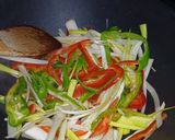 Foto del paso 2 de la receta: Fideos de arroz al vermú