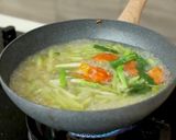 Foto langkah ke 6 dari resep Mie Kuah Ayam Labu Siam Devina Hermawan.