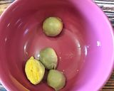 Gambar langkah 2 resipi Telur Sumbat Berkismis.