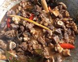 Foto langkah ke 3 dari resep Oseng Mercon Daging Sapi.