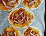 Foto del paso 2 de la receta: Mini pizzas rápida