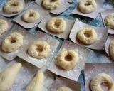 Foto langkah ke 4 dari resep Donat Tanpa Ulen.