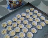 Foto langkah ke 5 dari resep Flower Cup Cookies (Eggless).