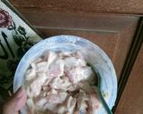 Foto langkah ke 1 dari resep Bekal anak nasi ayam tepung.