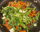 A picture of step 4 of Spicy Pork Lo Mein.