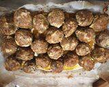 Zabpelyhes húsgombóc cukkinis paradicsomszószban lencsetésztával recept fázis 4 fotója