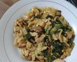 Foto langkah ke 3 dari resep Chicken mushroom w/ spinach.