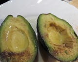 Foto del paso 3 de la receta: Aguacates plancha o en barbacoa rellenos
