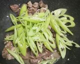 รูปขั้นตอนการทำที่ 4 ของ 🌶️ผัดพริกสดเครื่องในไก่🌶️