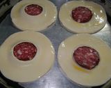 Foto del paso 4 de la receta: Ojitos de longaniza con hojaldre - bol au vent