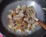 Foto langkah ke 3 dari resep Oseng Kol Tahu Baso Saus Tiram.