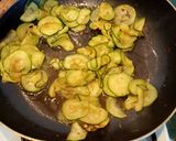 Foto del passaggio 9 della ricetta Orecchiette con Zucchine e Patate al Parmigiano Reggiano