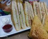A picture of step 5 of Potato eggs sandwich.