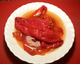 Foto del paso 4 de la receta: Ensalada de pimientos rojos asados, en salsa thai