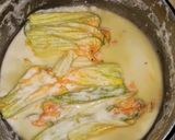 Foto del paso 2 de la receta: Flores de calabaza crocantes