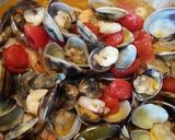 A picture of step 3 of Spaghetti with Clams and Shrimp.