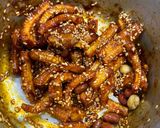 A picture of step 3 of Honey glazed baby corn.