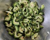 A picture of step 1 of Mirchi karela.