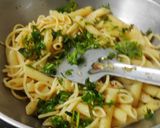 পাস্তা আগলিও ই ওলিও উইথ সসি চিকেন(pasta aglio olio with saucy chicken) রেসিপির ধাপ 1 ছবি