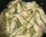 Foto del paso 6 de la receta: Pechuga de pollo a la crema con verdeo