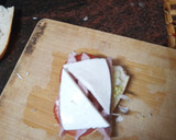 Foto del paso 1 de la receta: Medio bocadillo de escarola, tomate, jamón y queso tierno