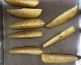 Foto langkah ke 3 dari resep Baked Wedge Potatoes.