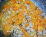 Foto del passaggio 1 della ricetta Risotto zucca e salsiccia 🍚🍖🌿😋
