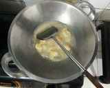 Foto langkah ke 3 dari resep Ayam goreng telur asin.