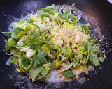 Lazac, póréhagymás szószban recept fázis 4 fotója