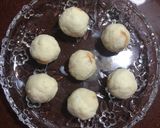 A picture of step 7 of Sweet Bread Balls.
