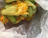 Foto del paso 1 de la receta: Milanesas de flor de zapallo