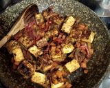 Foto del paso 2 de la receta: Pasta vegana con tempeh y vegetales salteados :)