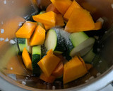 Foto del paso 2 de la receta: Crema de calabaza, calabacín y zanahoria en thermomix para cenar