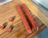 Une image de l'étape 7 de Salade de boulgour aux tomates, courgette, olives, persil et saucisses épicées.