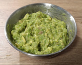 Foto del paso 1 de la receta: Arepas con carne picada tres pimientos y crema aguacate