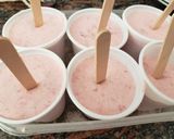 Foto del paso 3 de la receta: Heladitos de yogurt y fresas con lo que tenía en la nevera
