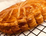 Une image de l'étape 9 de Galette des rois poire chocolat.