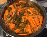 Une image de l'étape 8 de Carottes glacées et caramélisées aux câpres italiennes et oignon de roscoff.