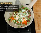 Foto langkah ke 4 dari resep Telur Buncis Oseng Bawang Devina Hermawan.