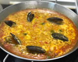 Foto del paso 6 de la receta: Arroz con mejillones, calamar y gambas 🦐