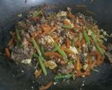 Foto langkah ke 4 dari resep Bihun goreng isi ayam orak arik telur.