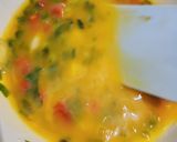Foto langkah ke 3 dari resep Telur Dadar Daun Kunyit.