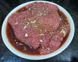 Hình bước làm 1 của món Salad Rau Mầm Trộn Thịt Bò Áp Chảo