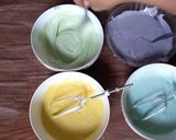 Foto langkah ke 3 dari resep Rainbow Cake motif bunga.