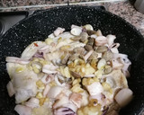 Foto del paso 2 de la receta: Merluza al pilpil con chips de zanahoria