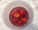 鹅莓（gooseberries）· 草莓🍓果昔（夏季时令鲜果全自然· 无添加组合👍👍）的食譜步驟3照片