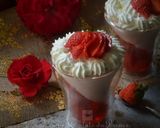 Une image de l'étape 4 de Verrines à la fraise : aspic au miel et mousse.