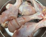 A picture of step 1 of Chicken legs masala.
