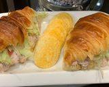 A picture of step 4 of Tuna croissant sandwich 🥐🧀😋.