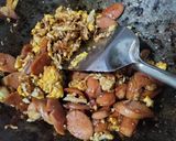 Foto langkah ke 2 dari resep Mie goreng sosis.